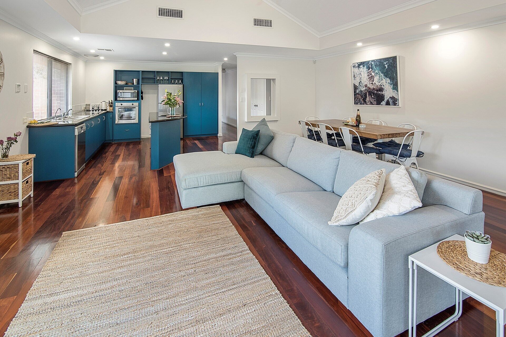 Away By The Bay- beach front- Ducted Heating/cooling — image 8