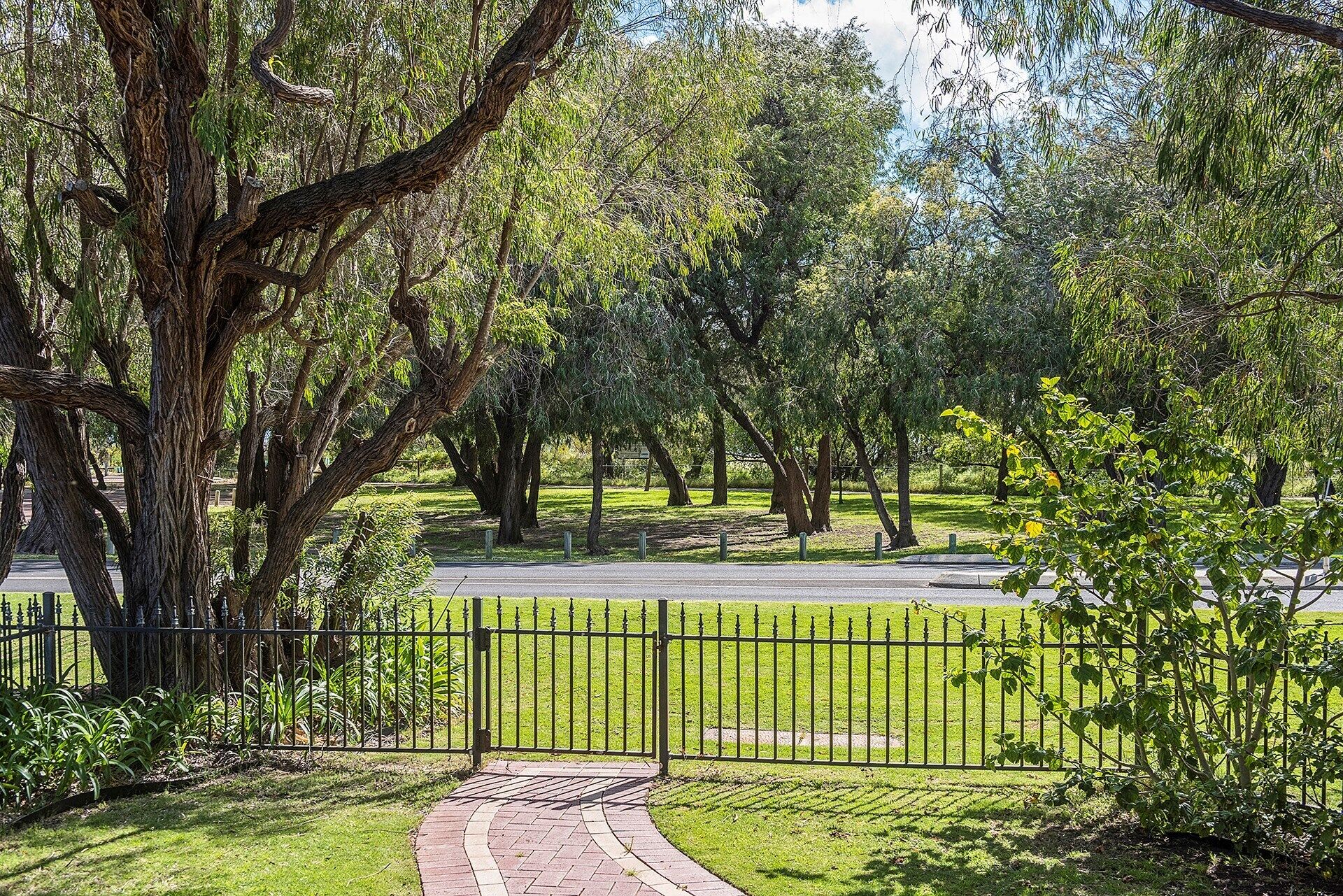 Away By The Bay- beach front- Ducted Heating/cooling — image 16