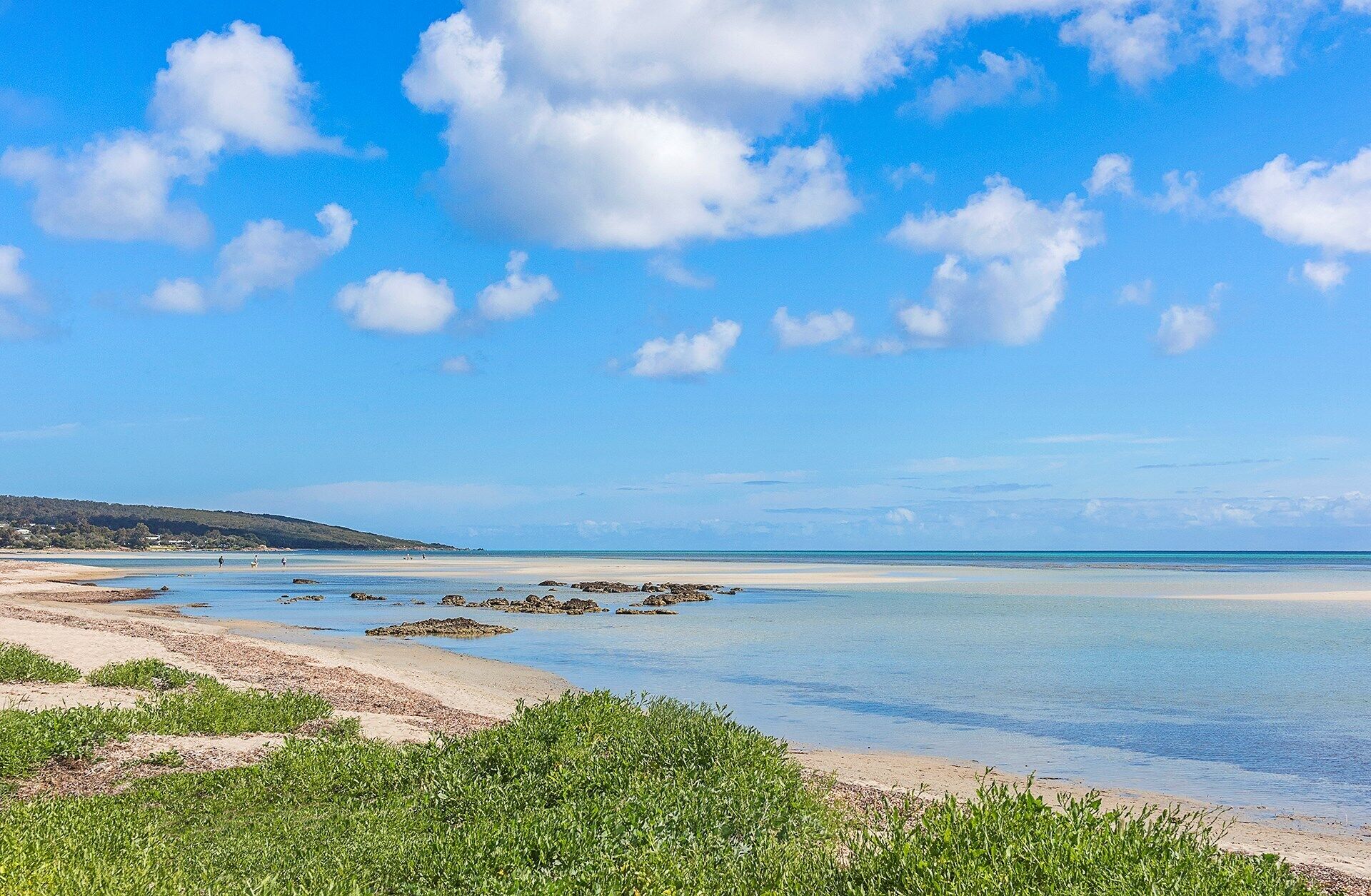 Away By The Bay- beach front- Ducted Heating/cooling — image 17