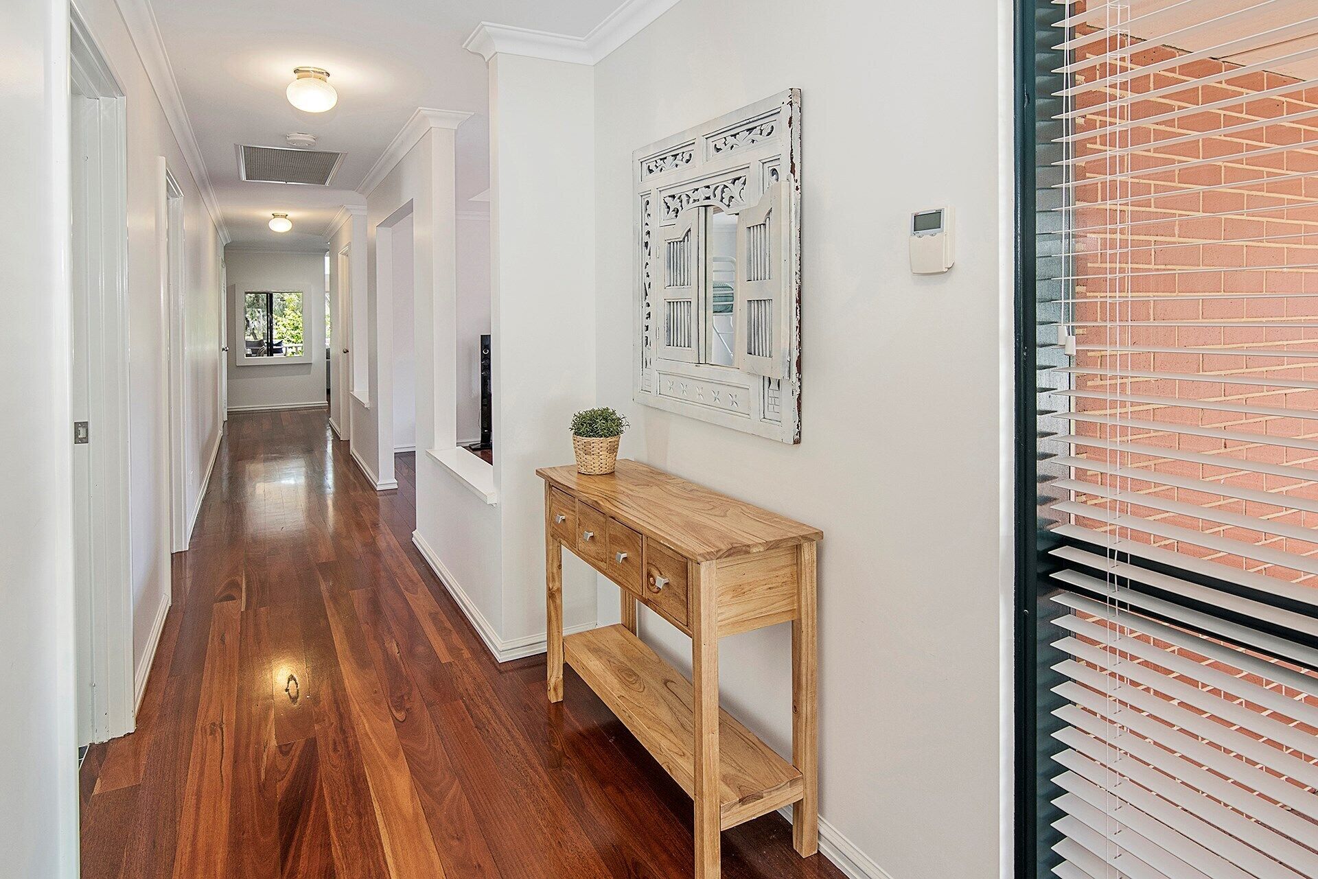 Away By The Bay- beach front- Ducted Heating/cooling — image 4