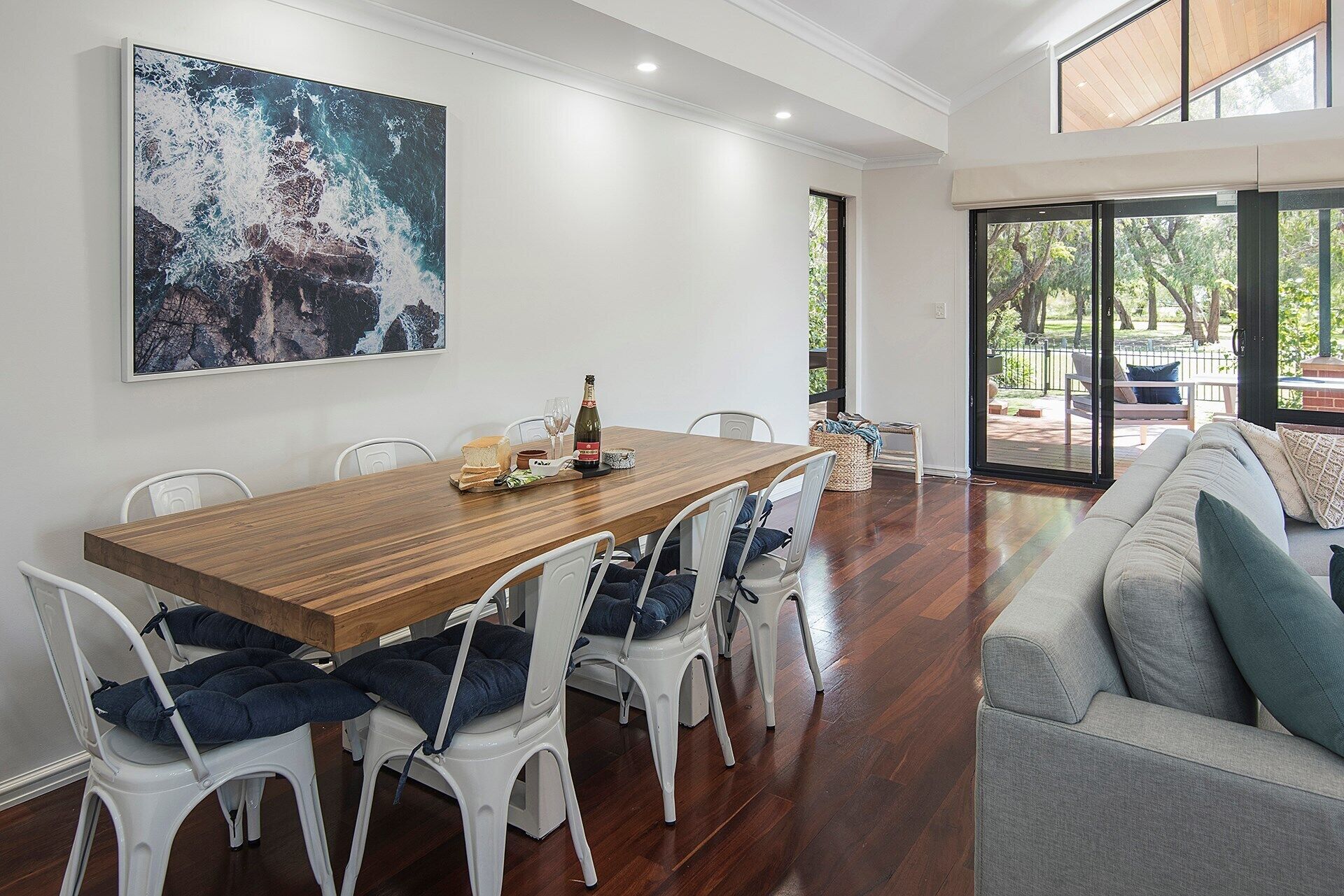 Away By The Bay- beach front- Ducted Heating/cooling — image 3