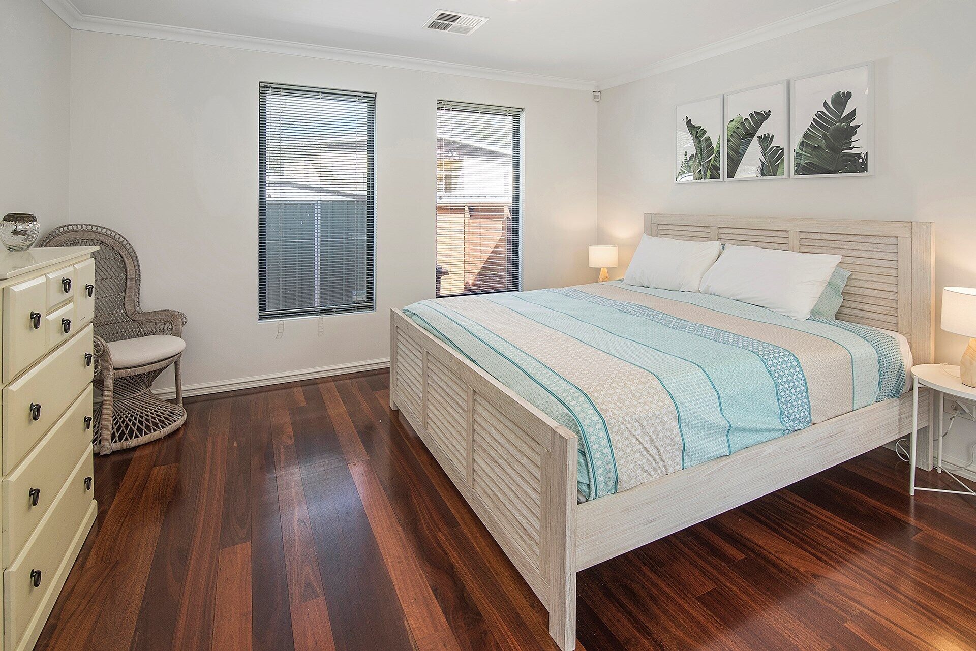 Away By The Bay- beach front- Ducted Heating/cooling — image 14