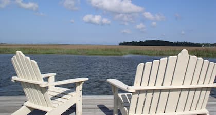 Savannah Whitemarsh Island Cottage on Private Riverfront Estate with Dock