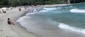 Camburizinho PROCHE DU PONTE À 100 m de la plage, avec maison, 4 chambres à coucher