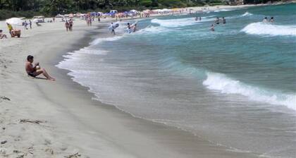 Camburizinho PROCHE DU PONTE Ă 100 m de la plage, avec maison, 4 chambres Ă coucher