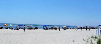 Lovely & Steps to Finest Beach. Center of Cape May.  Multi-Car Private Driveway!