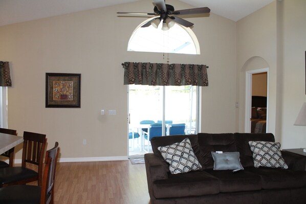 TV connectée, lecteur de DVD, médiathèque, vidéothèque