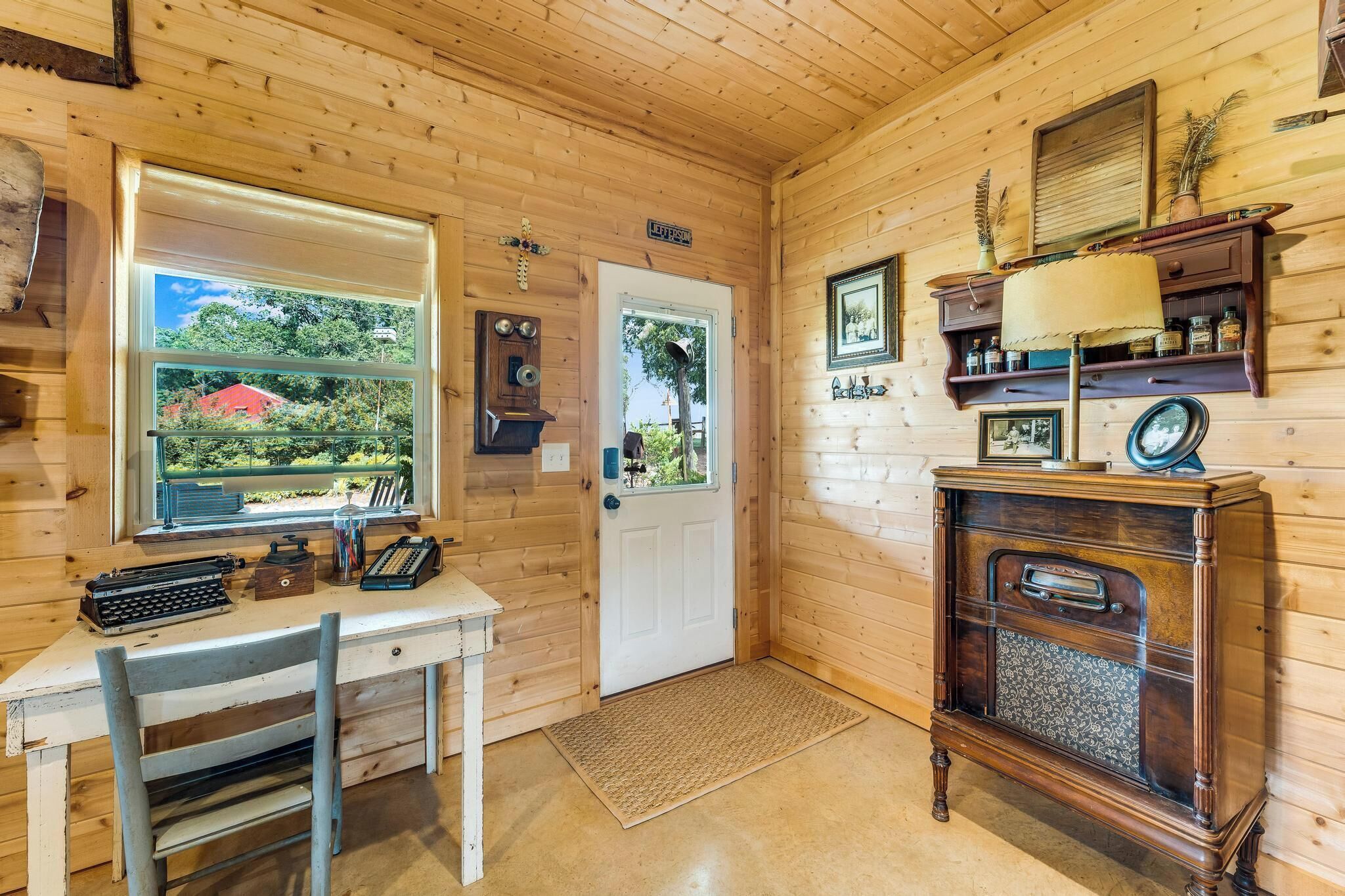 Relax & unwind while you experience the farm. NO Cleaning Fee!