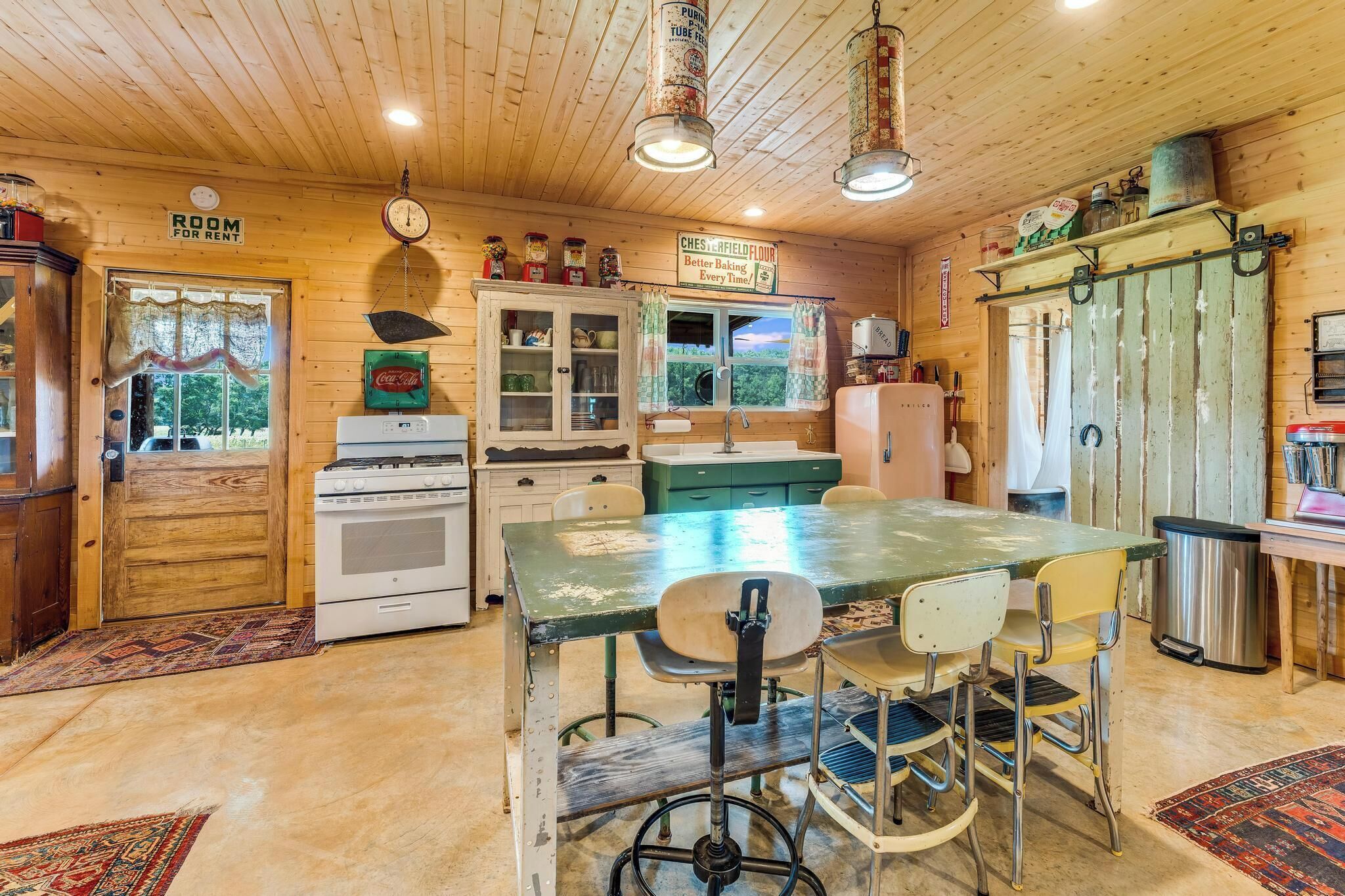 Relax & unwind while you experience the farm. NO Cleaning Fee!