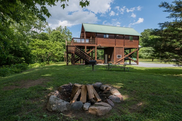 Beautiful cabin right on the Shenadoah