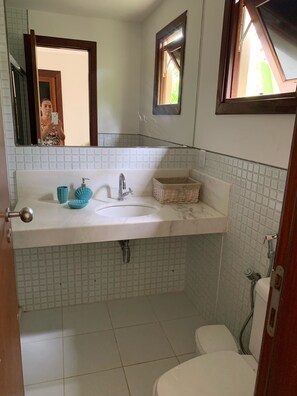 Dusche, Handtücher, Seife, Toilettenpapier