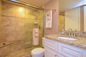 Hair dryer, towels - Tropical Siesta Key Townhouse at Bay Oaks - Watch Dolphin in the Bay! G12 (Siesta Key)