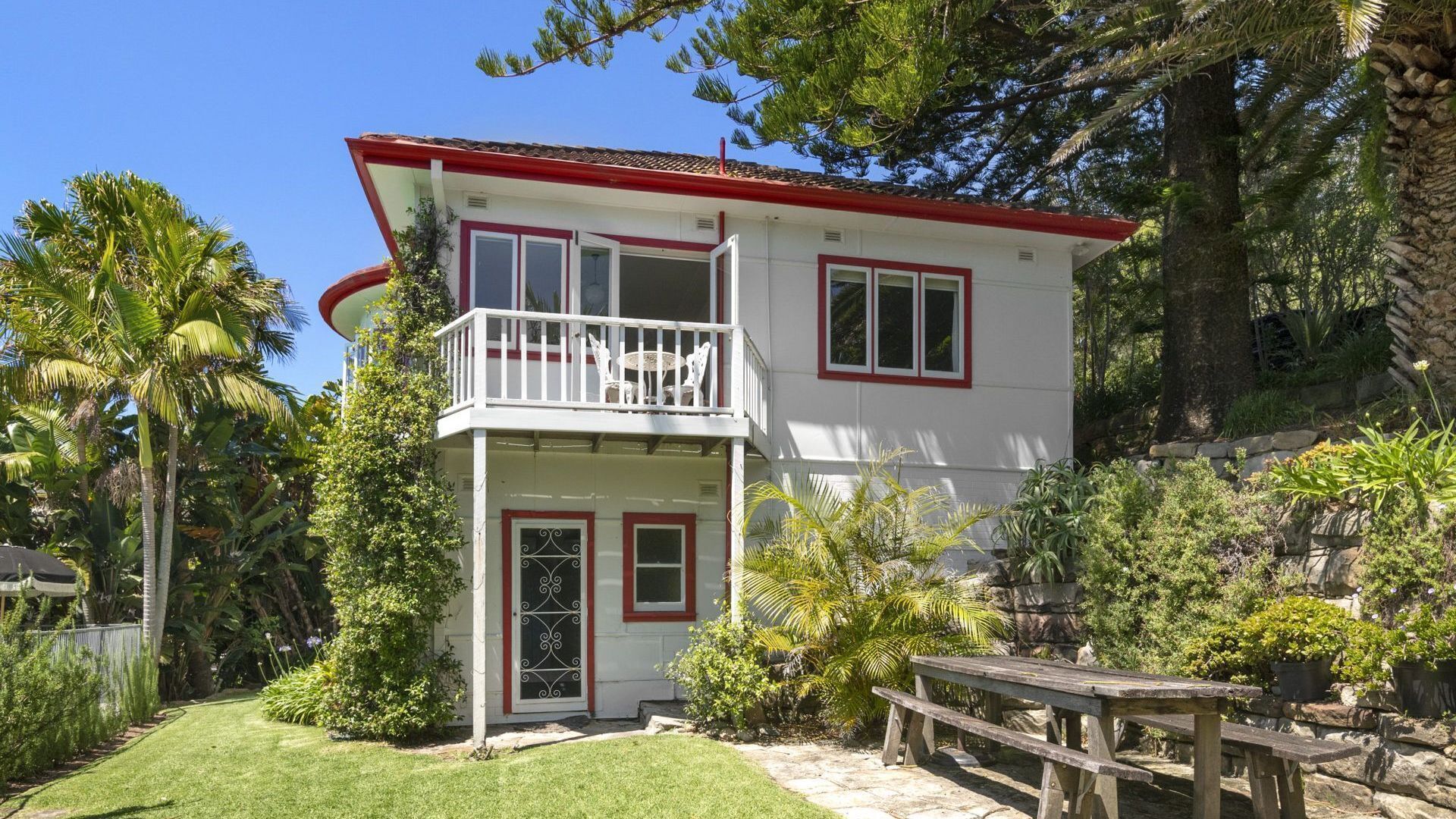 CORAL TREE COTTAGE by Palm Beach Holiday Rentals — image 18