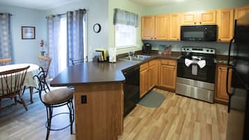 Coffee/tea maker, fridge, microwave, oven