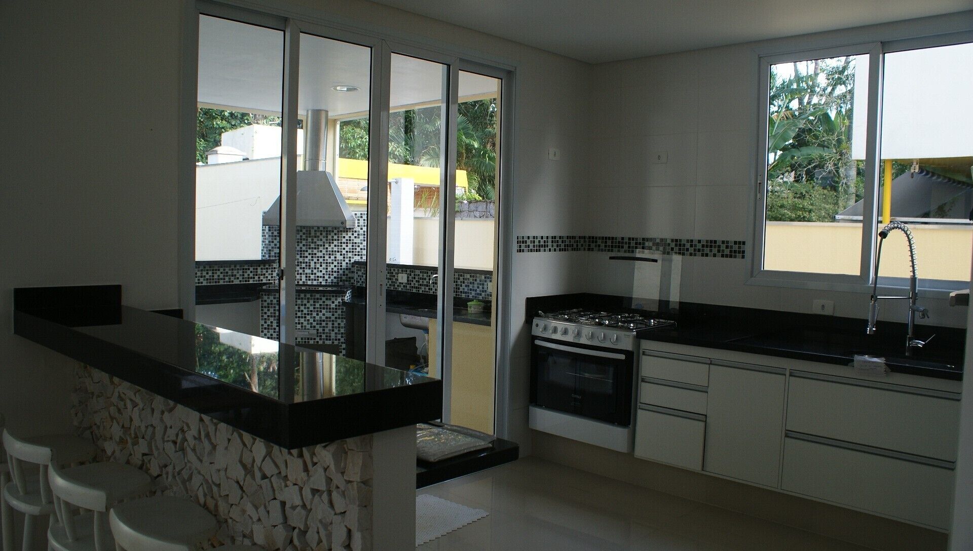  House in Riviera, beautiful green area, 04 suites, pool, barbecue 600 mts from the beach