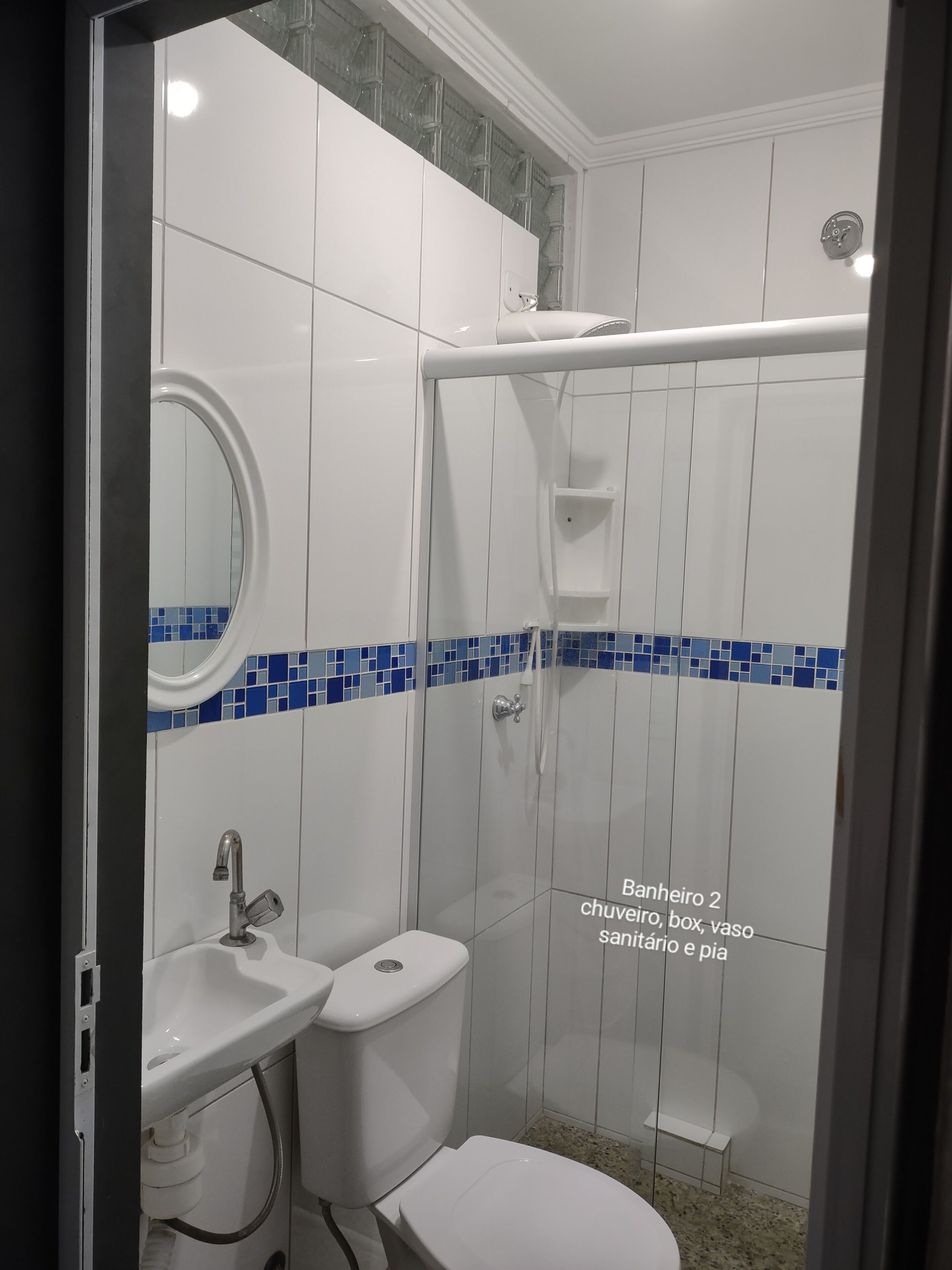 Cove - 8 guests - great location 