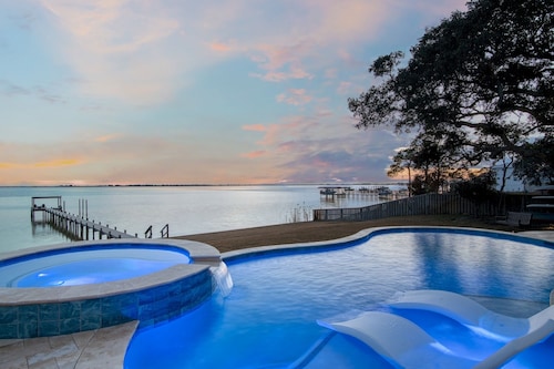 Stunning Waterfront Villa w/Htd Pool/Spa/Beach/Dock/kayaks/Game Rm!