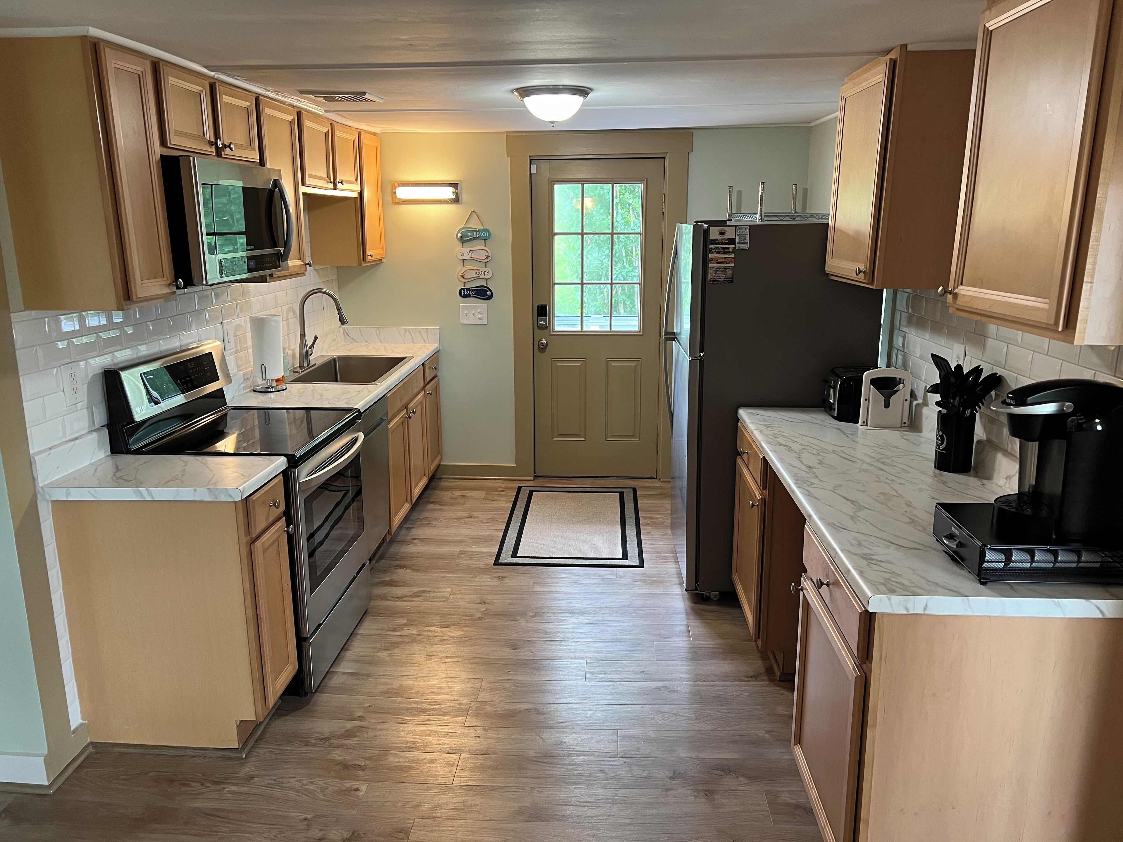 Great Point Judith location! Walk to Iggys, Aunt Carries! AC! Year round rental!