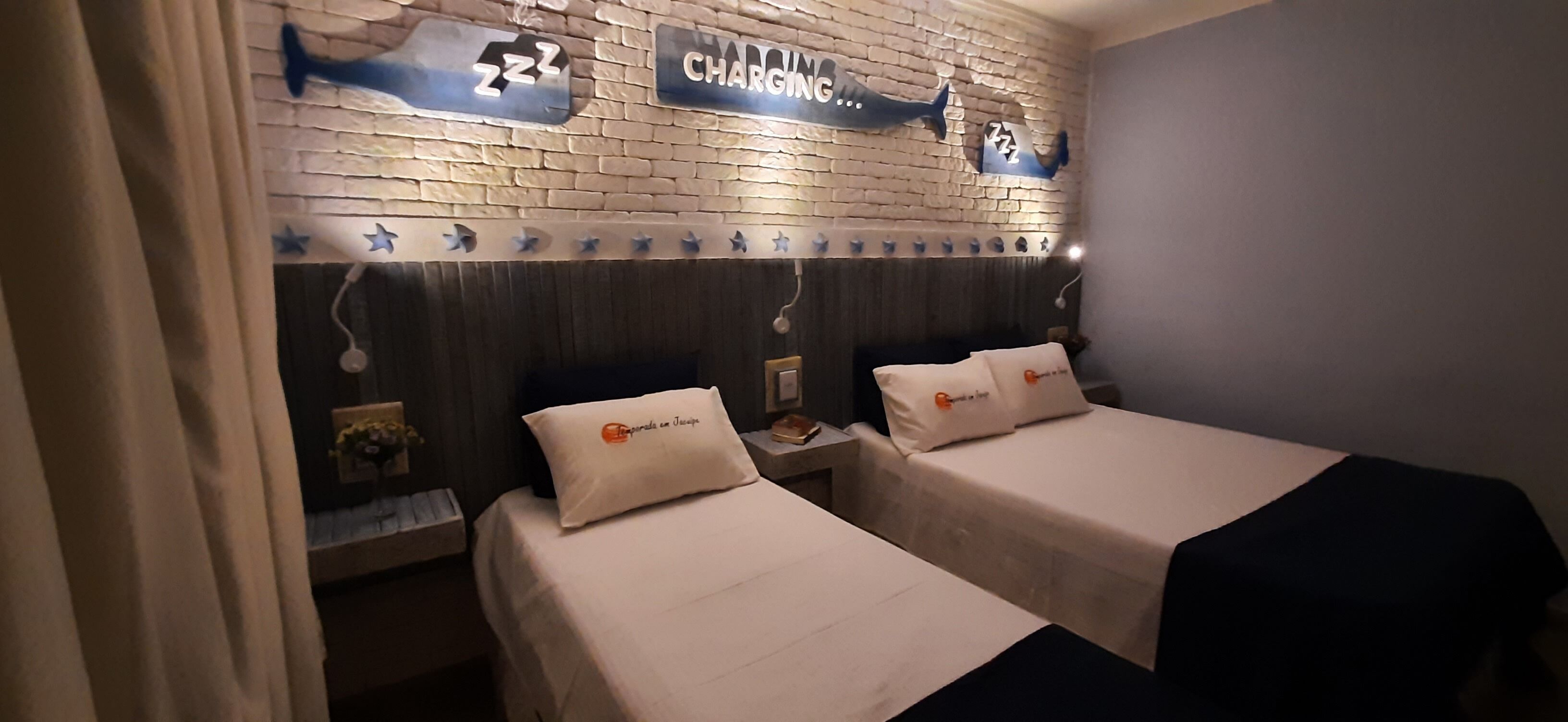 Beautiful house with 5 suites on the beach near Guarajuba in a gated community.