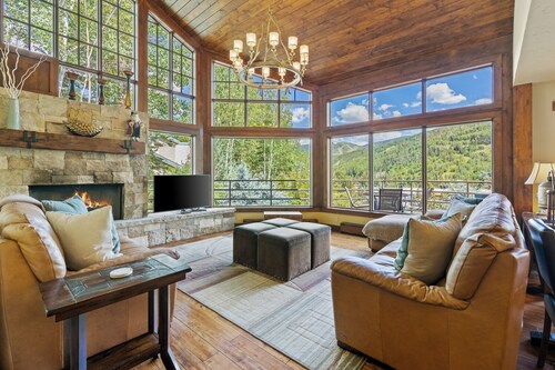 BEST DEAL in Vail! Platinum Rated * Private Hot Tub * Kostenloser Shuttle * Views * Free WiFi *