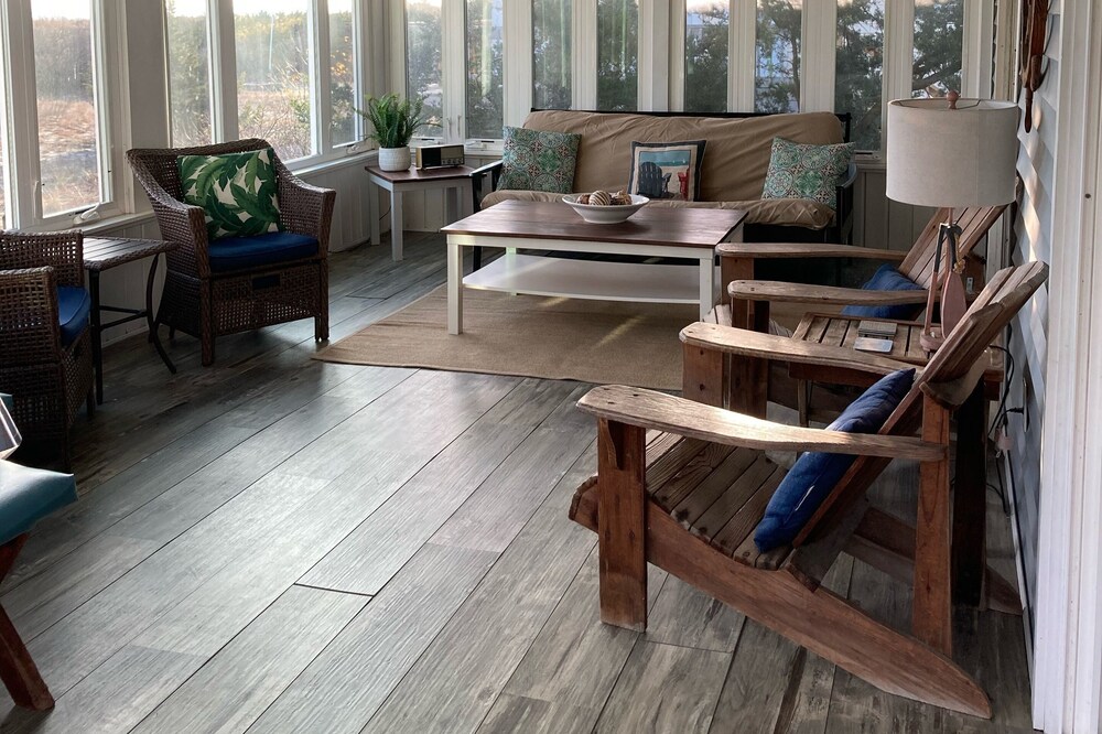 Beachfront, 3bdrm, 1.5bth, Sleeps 8, outdr shwer, WIFI, Cable