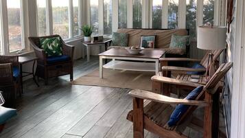 Smart TV, reproductor de DVD y libros