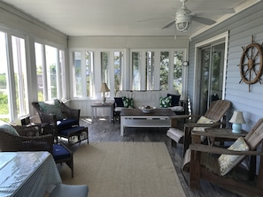 スマートテレビ、DVD プレーヤー、書庫