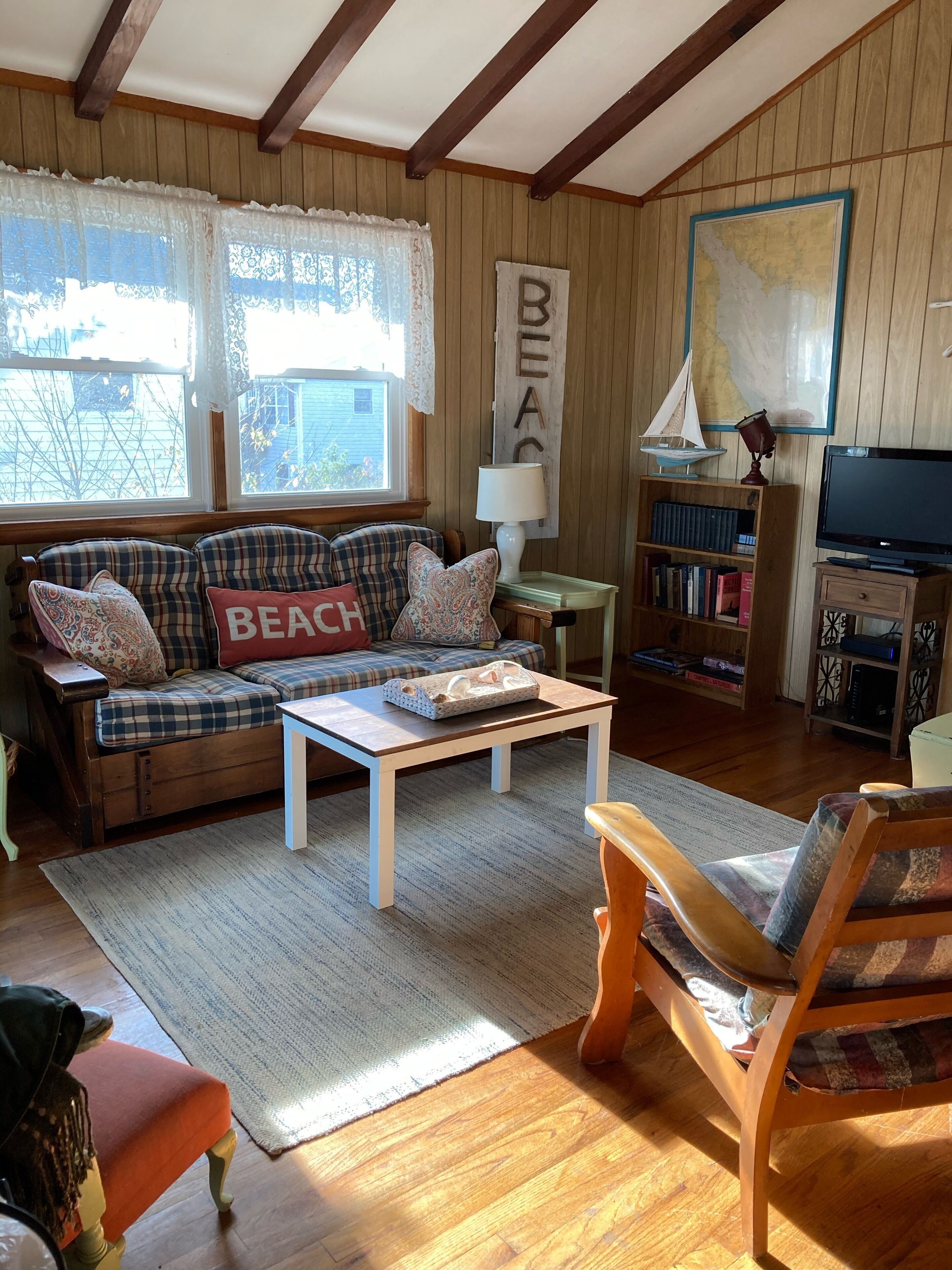 Beachfront, 3bdrm, 1.5bth, Sleeps 8, outdr shwer, WIFI, Cable