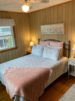 3 室のベッドルーム、デスク、WiFi (無料)