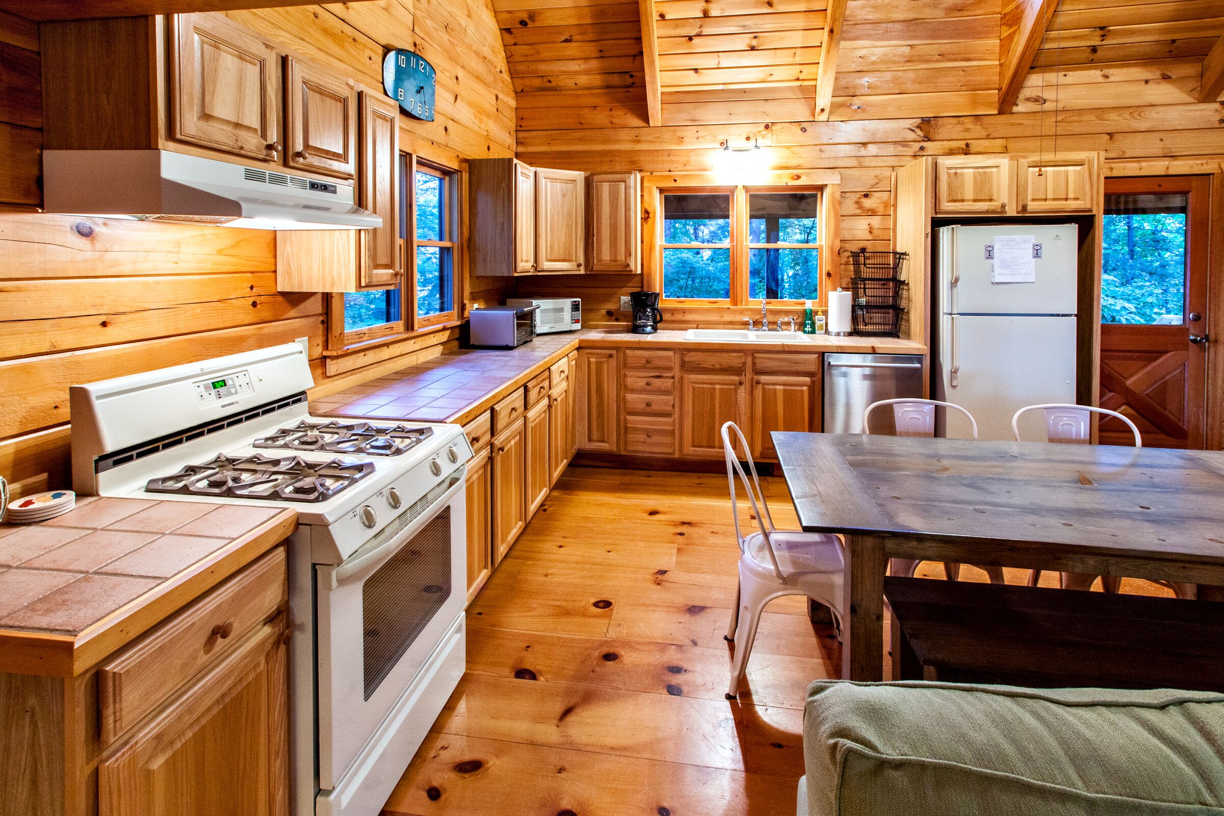 Piney Cabin: Mountain Views + Dog Friendly