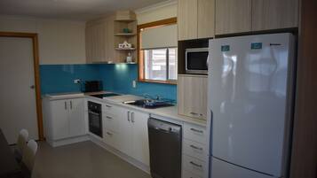 Frigorífic, microones, forn i placa de cuina