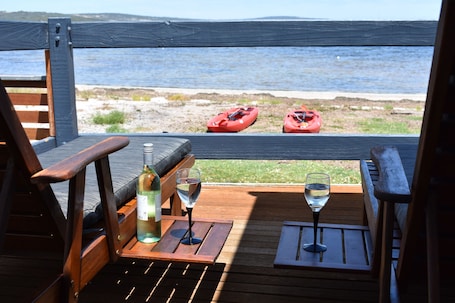 Property grounds. Rising Tide Beach House - Mount Dutton Bay