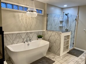 Combined shower/bathtub, hair dryer, towels - Big Kitchen, Two Masters, Hot Tub, Short Walk from Croatan Beach (Virginia Beach)