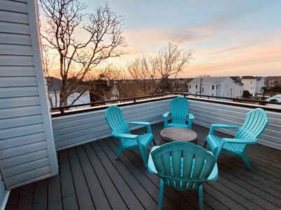 Big Kitchen, Two Masters, Hot Tub, Short Walk from Croatan Beach