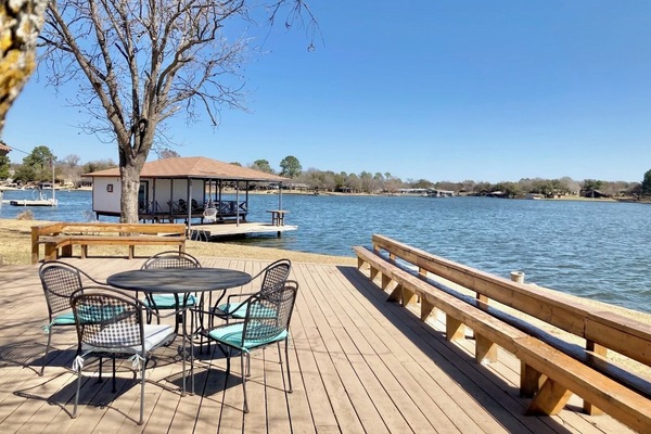 Huge walk out deck at eye level view of open lake!