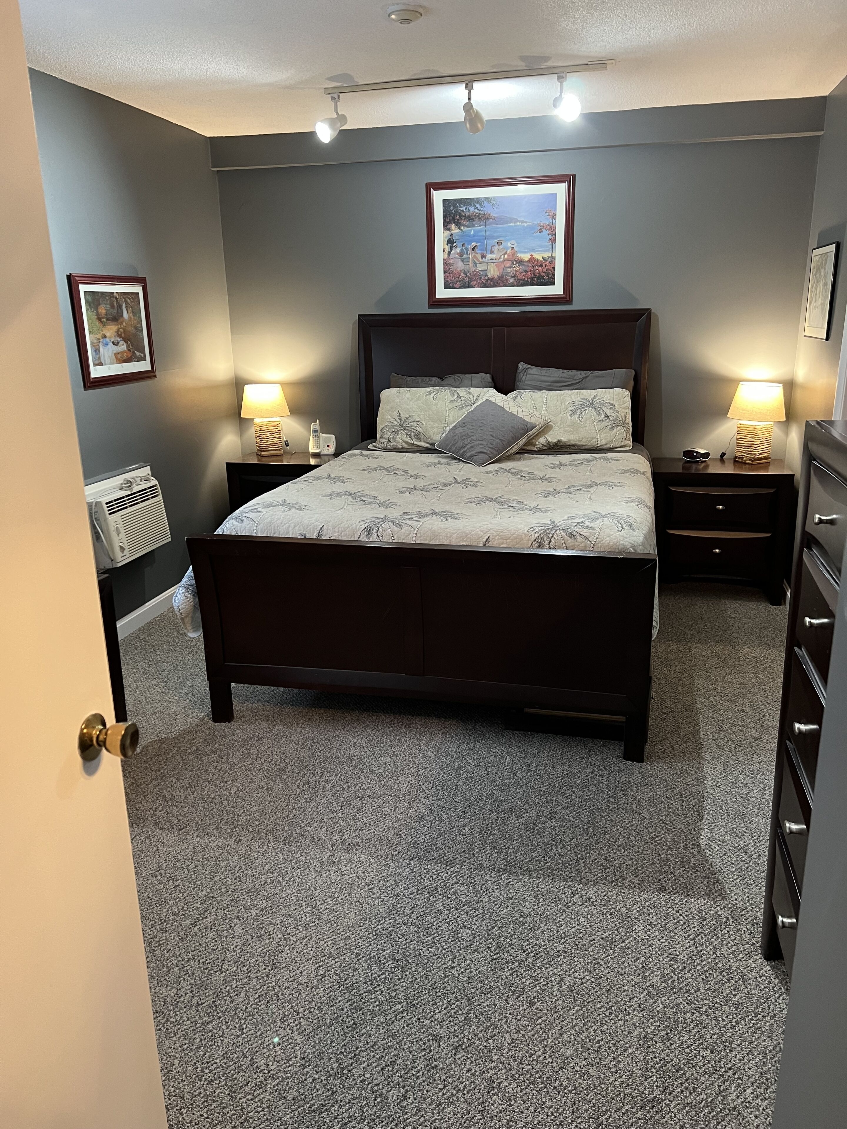 Charming Condo Sleeps 8 - Ski Gunstock or Swim in Winnipesaukee