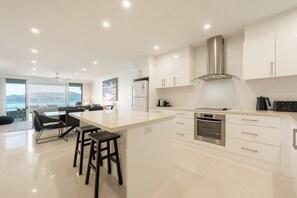 Fridge, oven, stovetop, dishwasher - Frangipani Lodge 207, Beachfront Apartment on Hamilton Island (Hamilton Island)