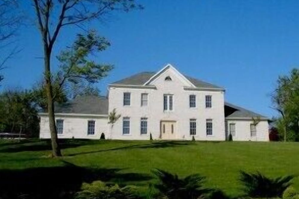 Finest, Nicest, Mansion In the Nauvoo Area. Totally Family-Oriented