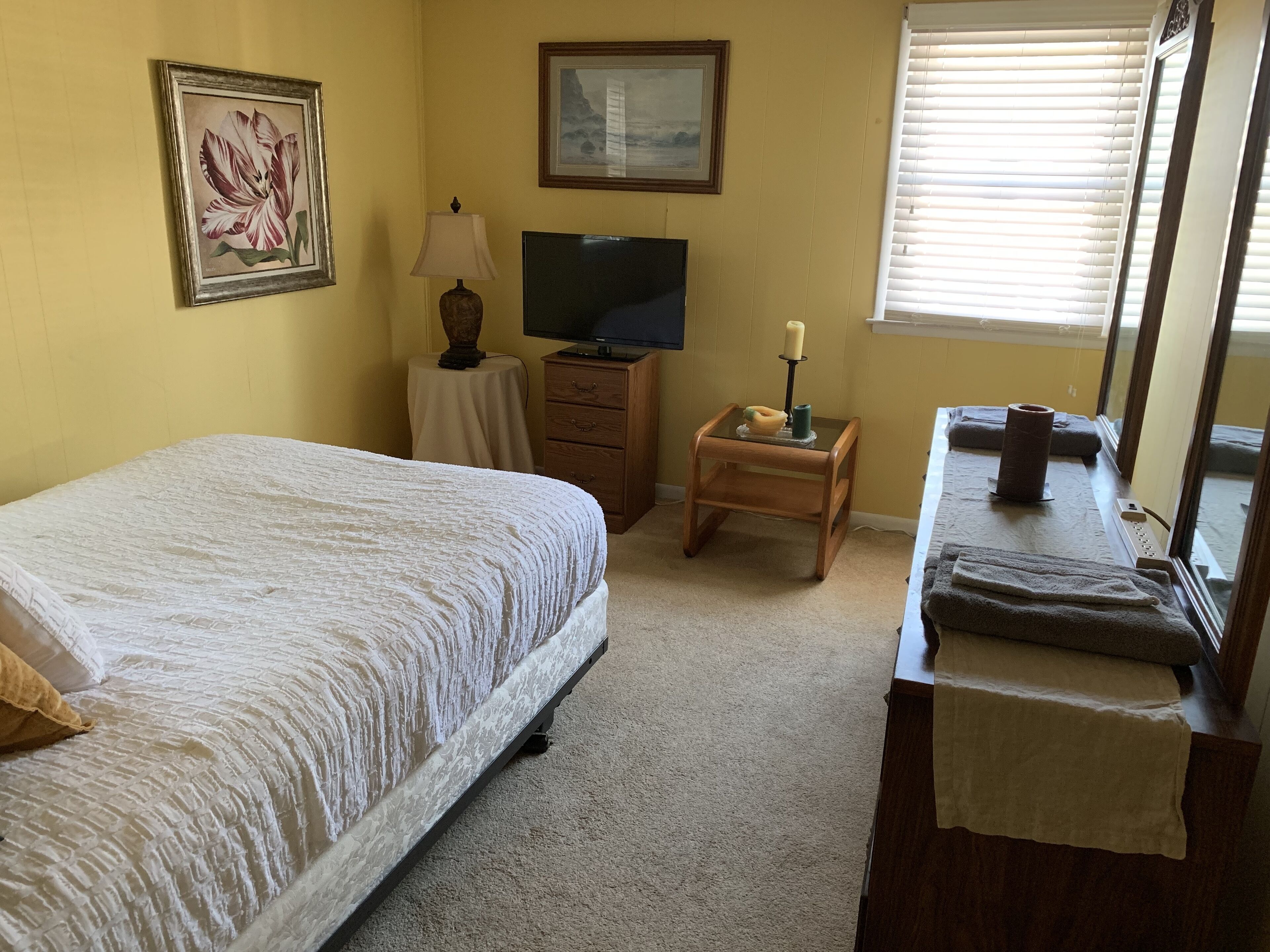 Cozy 2B 1B House in Swarthmore, with Parking!