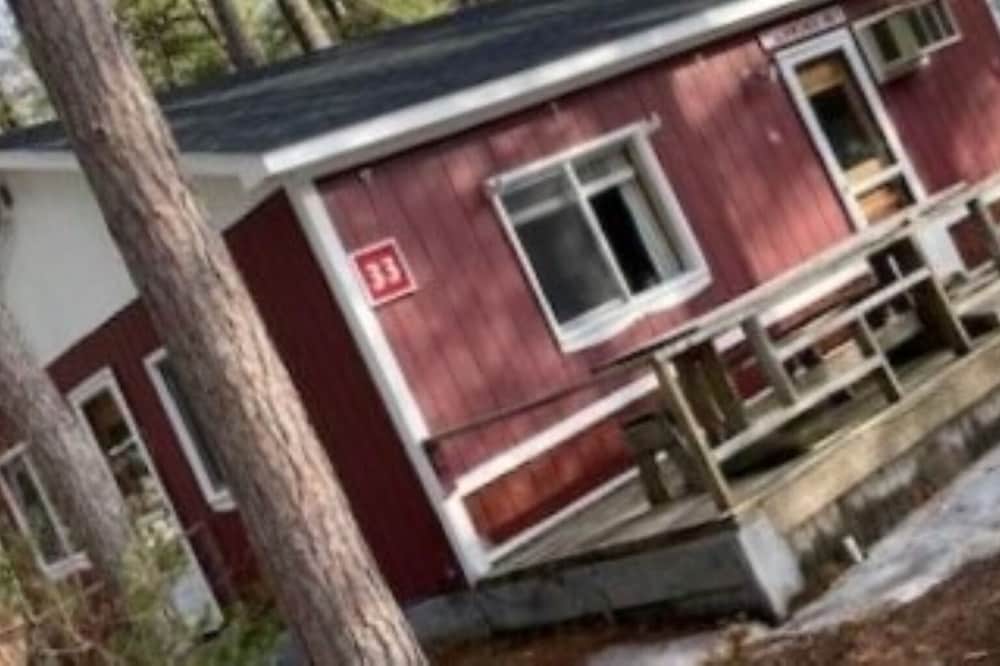 Secluded Country Cabin with Beach on Private Lake