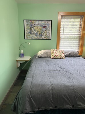 1 habitación, ropa de cama hipoalergénica y escritorio