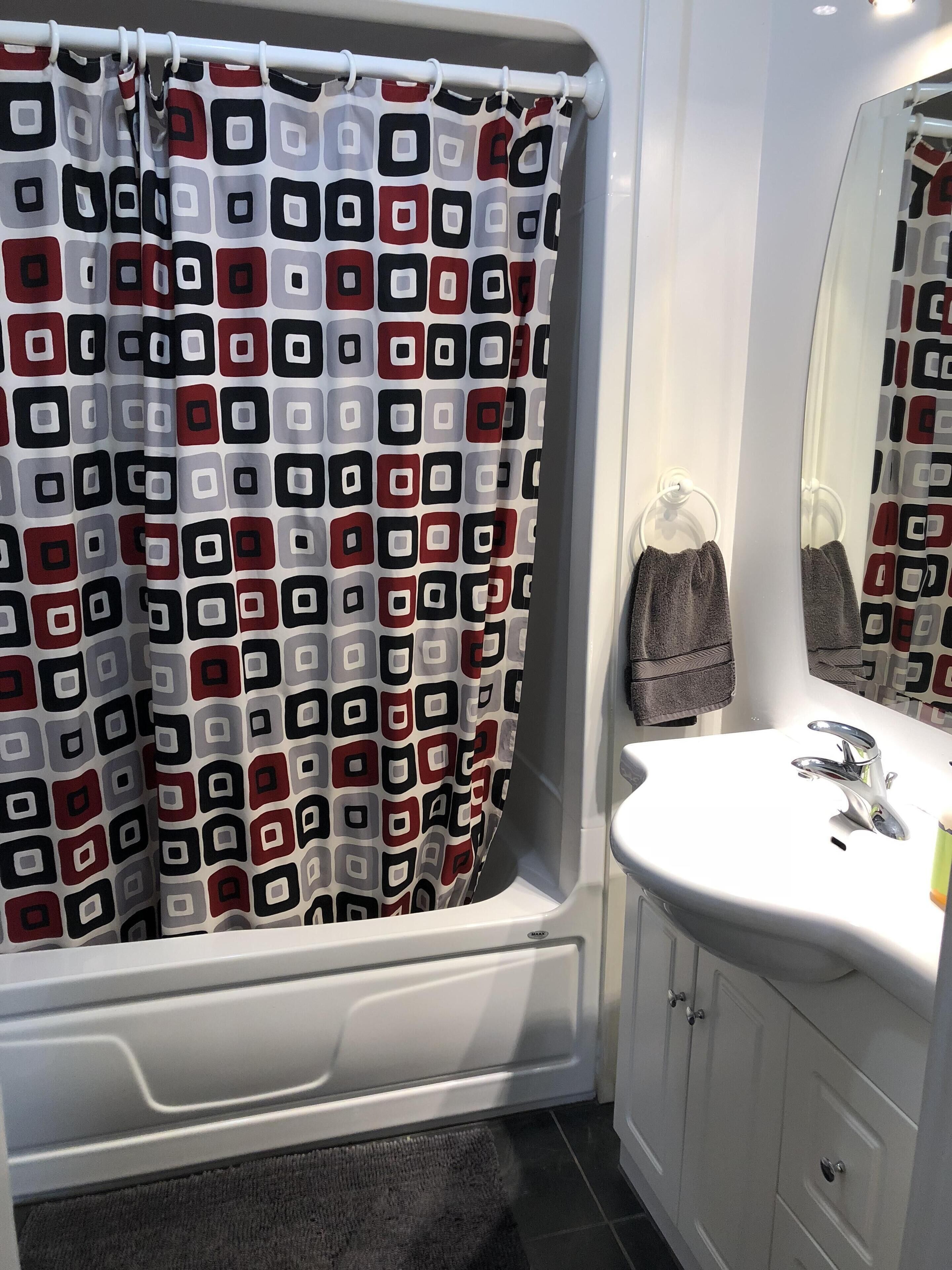 Updated Apartment Quiet Location Trees Water Walk To Downtown.  