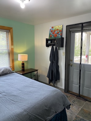 1 chambre, literie hypoallergénique, bureau, fer et planche à repasser