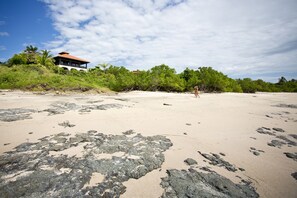 On the beach, beach towels - Oceanfront Villa In A Beach-lover's And Surfer's Paradise (Playa Negra)