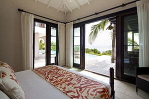 4 bedrooms, in-room safe, desk, iron/ironing board - Oceanfront Villa In A Beach-lover's And Surfer's Paradise (Playa Negra)