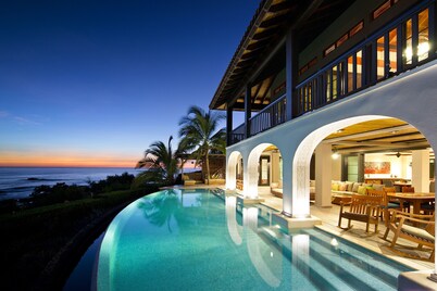Oceanfront Villa In A Beach-lover's And Surfer's Paradise