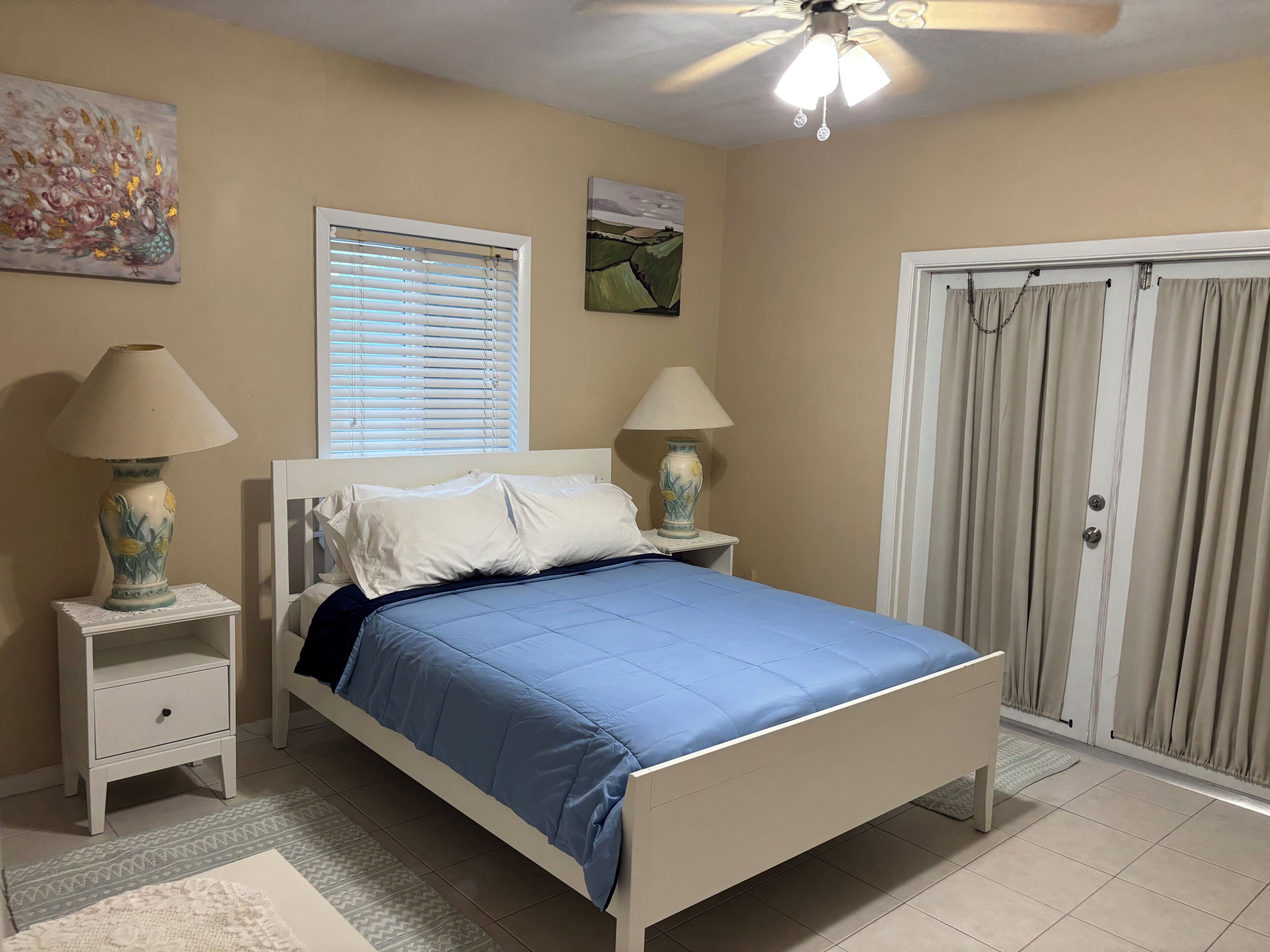 2 bedrooms, desk, iron/ironing board, travel cot