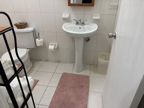 Chuveiro/banheira combinados, toalhas de banho