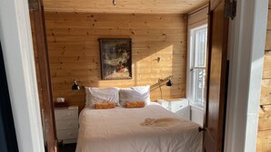 7 Schlafzimmer, Schreibtisch, Bügeleisen/Bügelbrett, Reisekinderbett