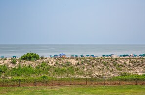 En privat strand, liggestole